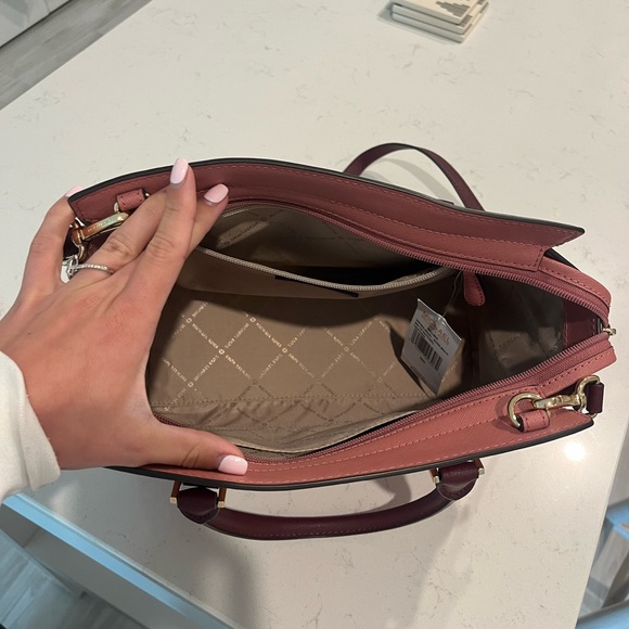 Michael Kors Purse 👜 🩷 - Picture 3 of 6